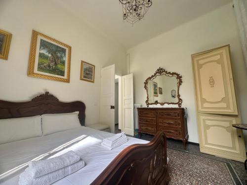 Genova Antica near Chiesa del Gesù