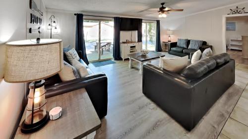 Put-in-Bay Island Club #104 - image 2