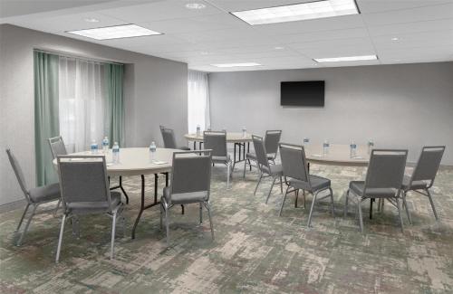 Homewood Suites Columbus - Airport - image 11