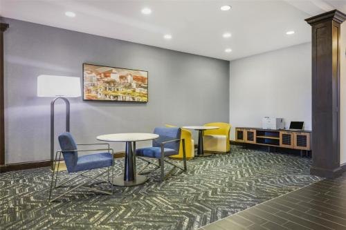Homewood Suites by Hilton Huntsville-Downtown - image 7