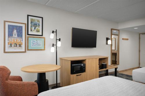 Hampton Inn Fayetteville Fort Bragg - image 4