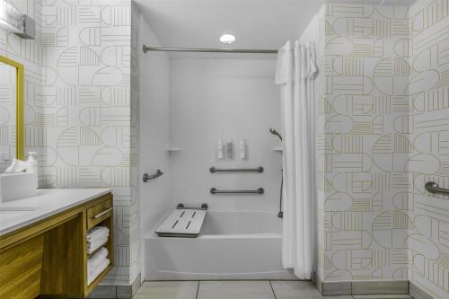 Home2 Suites By Hilton St. Simons Island - image 3