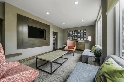 Home2 Suites By Hilton St. Simons Island - image 8
