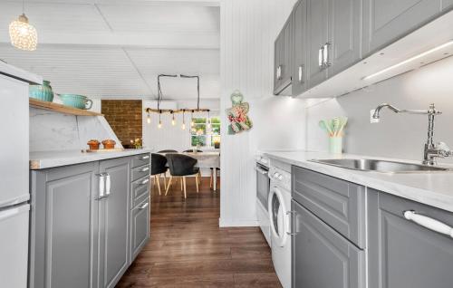 Kitchen, Holiday Home Linningvej in Hemmet
