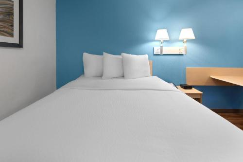 Motel 6-Madison Heights MI - Detroit Northeast - image 11