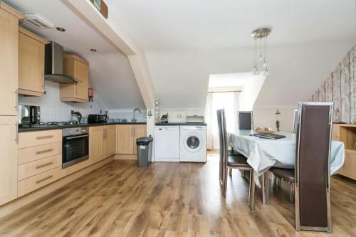 Konyha, The Penthouse at Beach Court in Trearddur