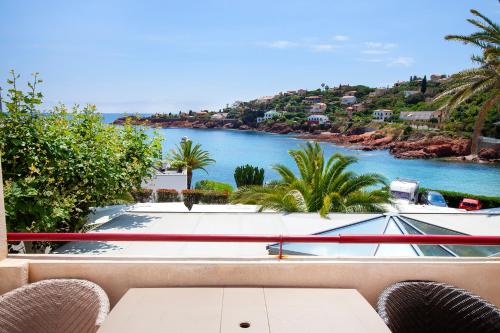 Hotel et Appart Hotel Les Flots Bleus in Antheor