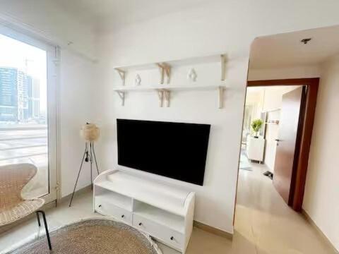 Luxury 1 BHK in Dubai Marina By dPie Man 1011, Dubaj