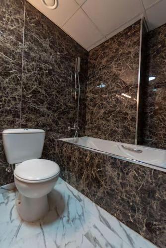 Luxury 1 BHK in Dubai Marina By dPie Man 1212, Дубай (фото 3)