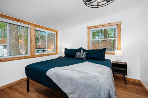 Oak Leaf Cottage on Arbutus Lake in Traverse City, USA
