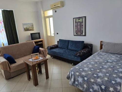 Riviera, Polisi i Vogël (foto 3)