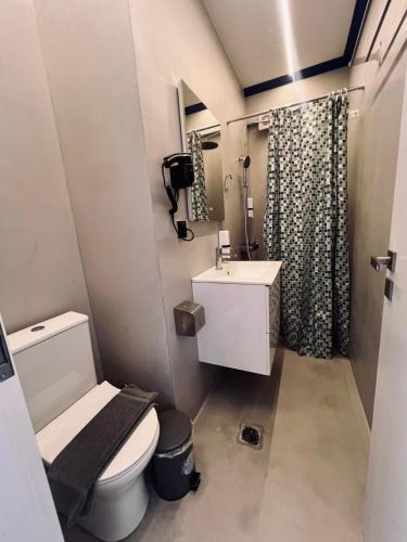 Family Ermou Suite by Zeus Suites, Афины (фото 10)