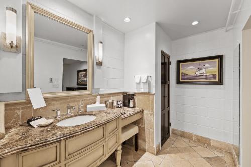 Catalina Courtyard Suites - image 7