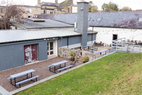 Dārzs, Creighton Hotel in Cluain Eois