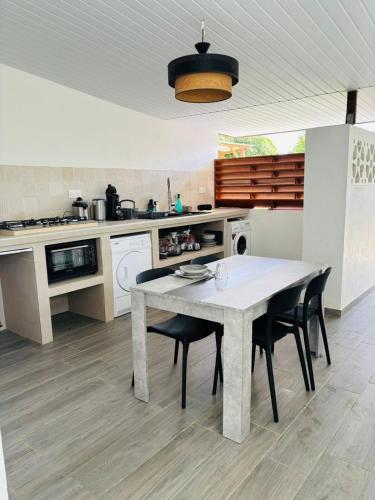 Tropikana 2-Bedroom Comfort House in เรอมีร์-มงโฌลี