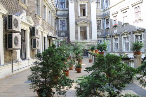 Omega Guesthouse Budapest - image 9