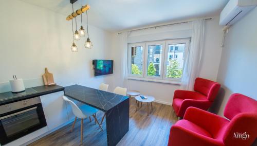 Apartment Dreaming In Color