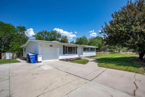 LilyPad Retreat + Pet Friendly Ski Base - image 12