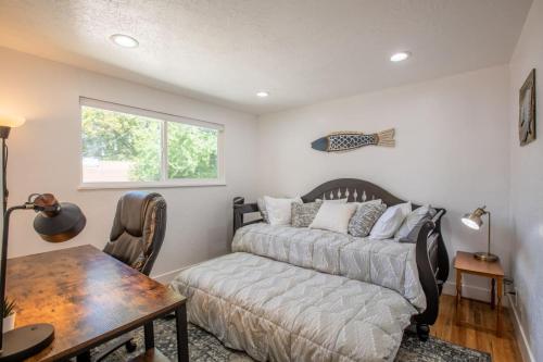 LilyPad Retreat + Pet Friendly Ski Base - image 2