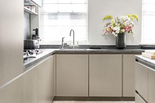Stylish South Kensington Home - image 11