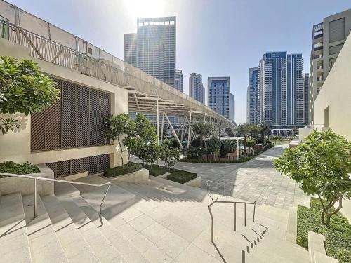 Lotus Creek Beach - Opulent One Bed with Pool View, Dubai (photo 6)