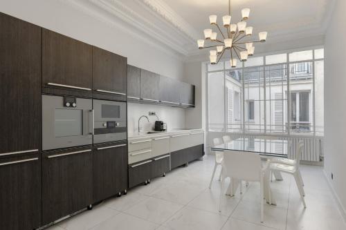 The Parisian Beauty - Ultra Luxury - image 5