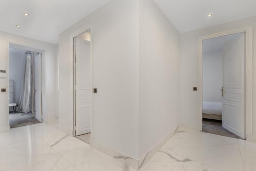 The Parisian Beauty - Ultra Luxury - image 3
