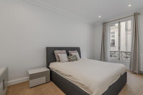 Luxury 5 Bed Residence - Opposite Arc de Triomphe - image 3