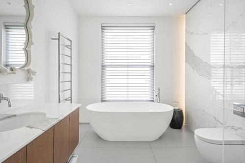 Ultra Luxury Chelsea Home Large Garden - image 14