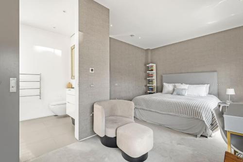 Ultra Luxury Chelsea Home Large Garden - image 12