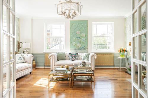 Chelsea Luxury 4BR House Light and Elegant - image 2