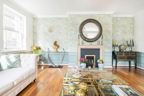 Chelsea Luxury 4BR House Light and Elegant - image 12