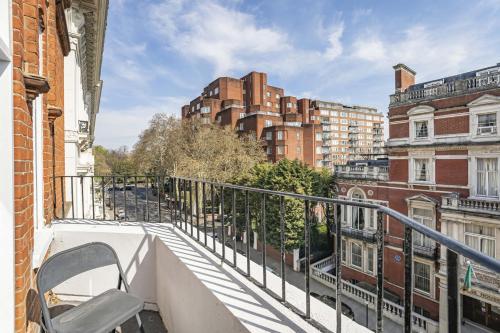 Royal Residence - Steps away from Hyde Park - image 8