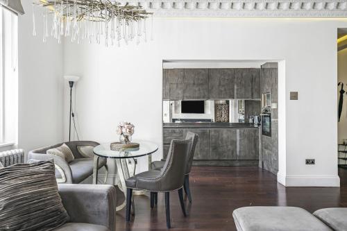 Royal Residence - Steps away from Hyde Park - image 7