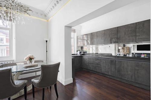 Royal Residence - Steps away from Hyde Park - image 5