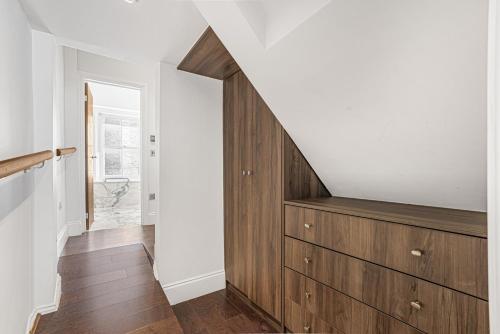 Royal Residence - Steps away from Hyde Park - main image