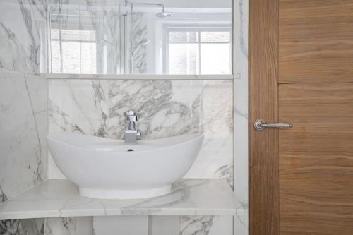 Royal Residence - Steps away from Hyde Park - image 11