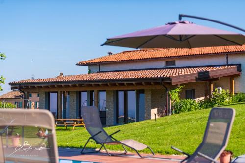 CASA VACANZA CON PISCINA,AREA GIOCHI BAMBINI. in Santa Maria della Versa