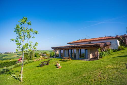 CASA VACANZA CON PISCINA,AREA GIOCHI BAMBINI. in Santa Maria della Versa