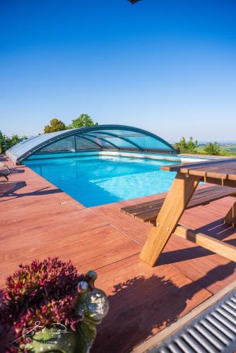  CASA VACANZA CON PISCINA,AREA GIOCHI BAMBINI. in Santa Maria della Versa
