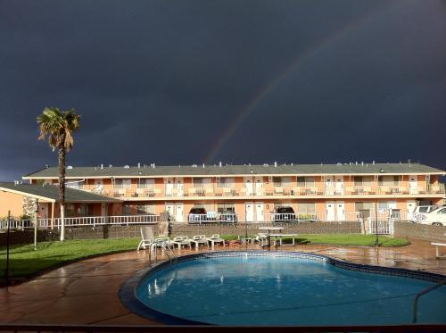 The River Inn & Suites in 雷德布拉夫