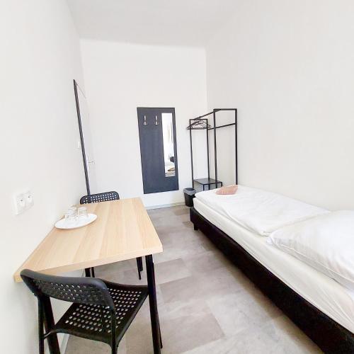 Practical room near the main station H3, Прага (фото 8)