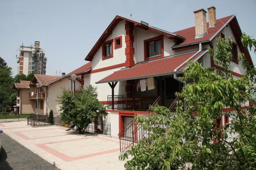 Guest Accommodation Zone - image 8