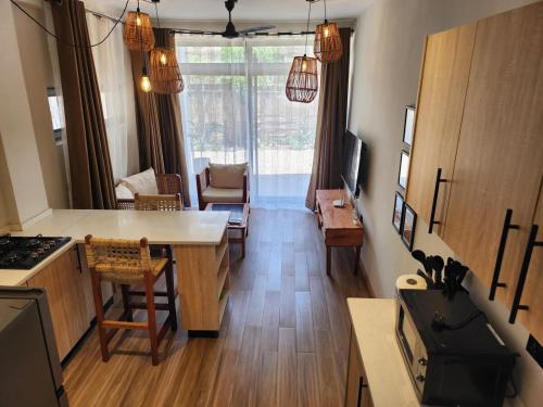 Afro breeze beach apartment 3 in Nyanyanu