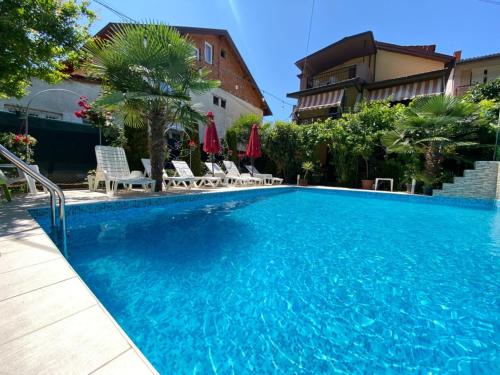 Lile Pestani Accommodation in Peshtani