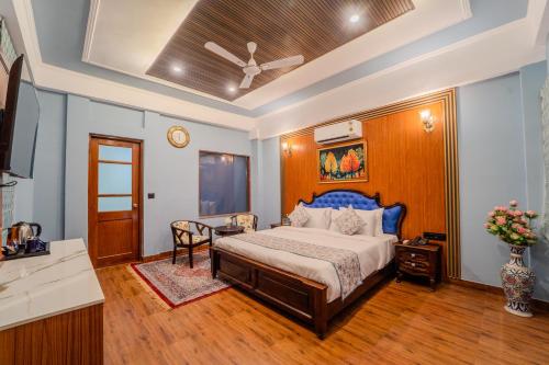 room detail thumbnail 0