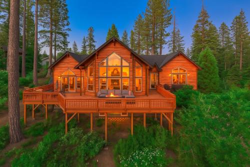 Sunset Mountain Hot Tub, Fire Table, Epic Views in Shaver Lake (CA)