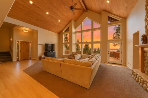 Sunset Mountain Hot Tub, Fire Table, Epic Views in Shaver Lake (CA)