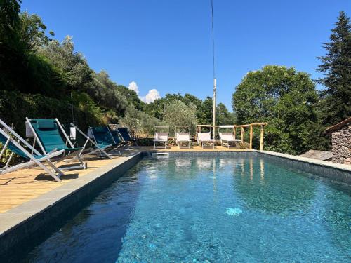 Borgo sulla Visona 7 camere piscina Lucca Toscana