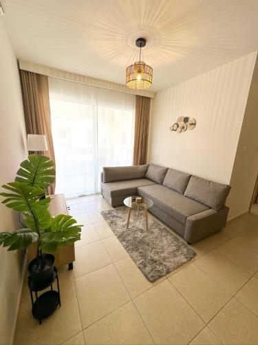 Sunny Pyla Escape with Pool, Tennis & Fast Wi-Fi in 皮拉